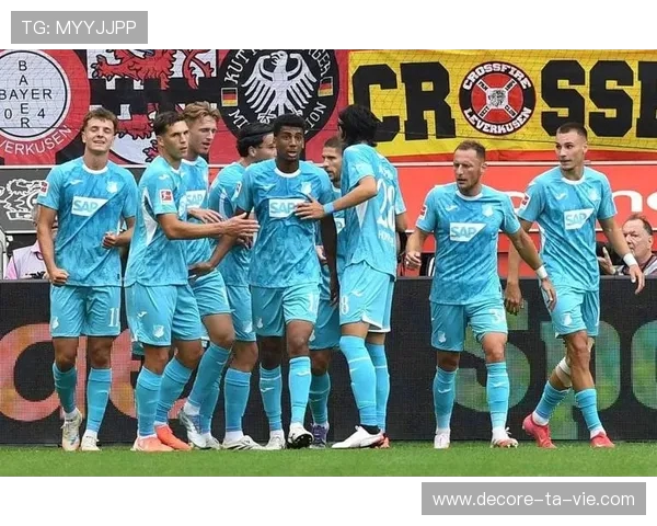 滕哈格三大联赛首秀全败 勇敢无畏的挑战与勒沃库森逆转之痛 滕哈格三大联赛首秀全败 勇敢无畏的挑战与勒沃库森逆转之痛