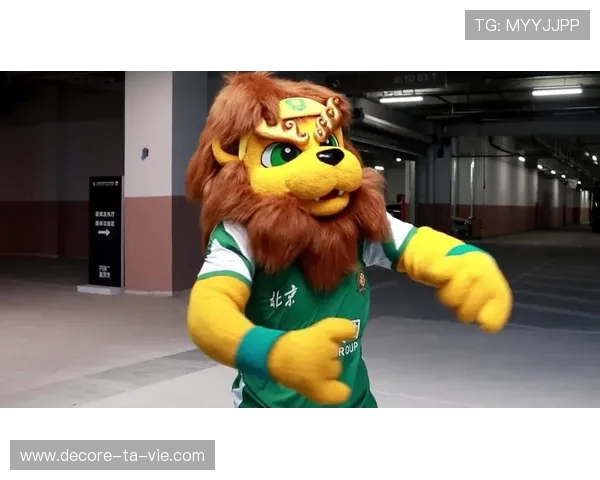 西海岸吉祥物龙小飞为国安球迷送上创意雪糕助力防暑降温 西海岸吉祥物龙小飞为国安球迷送上创意雪糕助力防暑降温