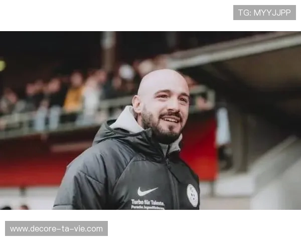 奥地利足协宣布主帅朗尼克再次接受脚踝手术恢复治疗 奥地利足协宣布主帅朗尼克再次接受脚踝手术恢复治疗