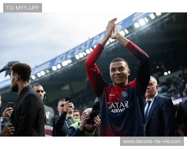 阿斯报道维尼修斯留守训练国际比赛日皇马对其未来充满期待 阿斯报道维尼修斯留守训练国际比赛日皇马对其未来充满期待