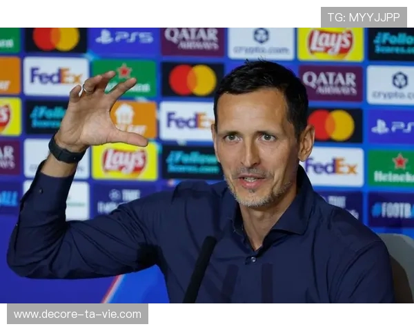 法兰克福主帅:不认为药厂表现出色 我们的发挥仅为中规中矩 法兰克福主帅:不认为药厂表现出色 我们的发挥仅为中规中矩