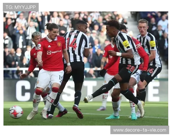 原创消息人士称,纽卡斯尔“认真”有意签下“下一个佩德里”,曼联转会争夺战愈演愈烈。