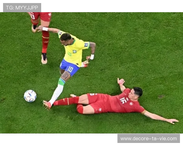 内马尔指责拜仁大将飞铲梅西：你是疯了还是怎么了？